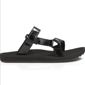 TEVA // UNIVERSAL SLIDE // BLACK PATENT // 7
